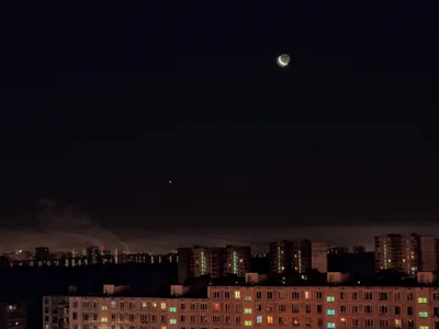 Вид с крыши здания, ночь, …» — создано в Шедевруме