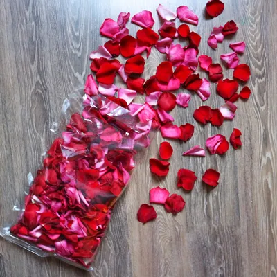 Лепестки роз купить в Челябинске - салон цветов «Makilove.ru»