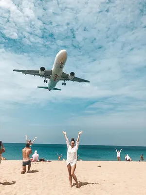 Пляж с самолетами на Пхукете, прямо надо головой