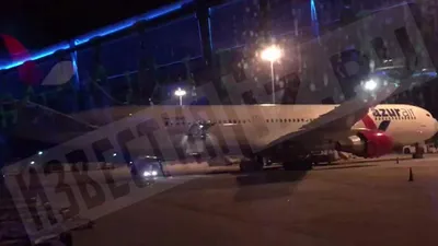 Российские туристы испытали шок при вылете с Пхукета: дым из под крыла  самолета Azur Air и многочасовое сидение в аэропорту | Туристические  новости от Турпрома