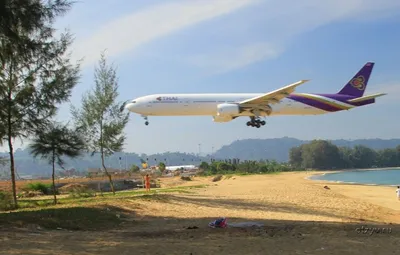 Пляж Май Кхао (Таиланд, о.Пхукет) - «Нереальный пляж с приземляющимися  самолетами на о. Пхукет. Мы пищали от счастья как дети, несмотря на то, что  сами работаем в авиации и видим самолёты постоянно.