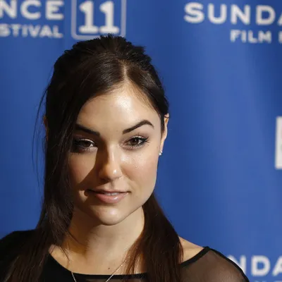 https://lenta.ru/news/2024/02/13/sasha-grey-v-kostyume-snegurochki-poyavilas-v-rossiyskom-sele/