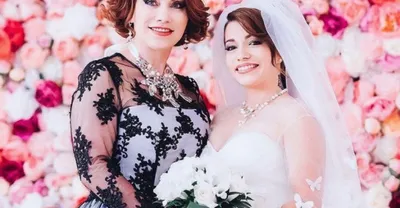 Свадебные фото свахи Розы Сябитовой и ее дочери Ксении | Свадьбы  знаменитостей, Кружевное свадебное платье, Свадебные фото