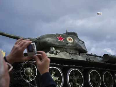 Колонна \"Дмитрий Донской\": как церковь подарила Красной армии 40 танков -  Российская газета