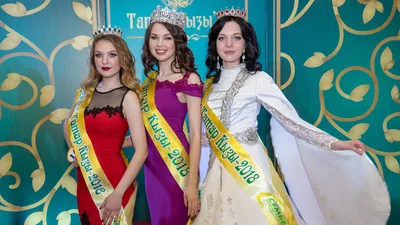 Татарский женский национальный костюм и национальный головной убор -калфак  | Наряды, Этнические наряды, Вышитые платья