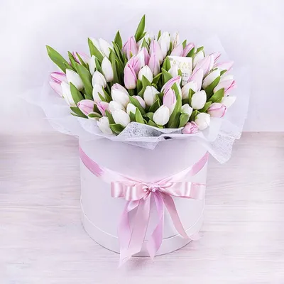 Пионовидные белые и сиреневые тюльпаны в коробке (M) до 99 тюльпанов -  купить в интернет-магазине Rosa Grand