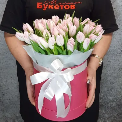 25 белых тюльпанов в коробке «Verbena»
