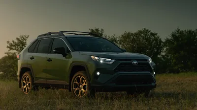 Ногу убрал! Как гибридный Toyota RAV4 меняет стиль езды - Україна За кермом