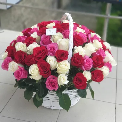 Розовые розы в корзине - 131 шт. за 23 790 руб. | Бесплатная доставка цветов  по Москве
