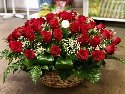 Большой букет роз в корзине купить с доставкой по Томску: цена, фото,  отзывы.