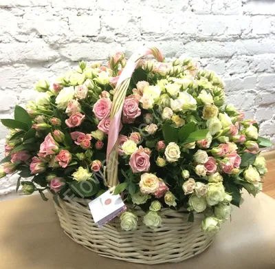Заказ белые розы в корзине, Киев доставка цветов недорого