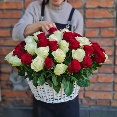Композиция Корзина из 501 белой розы» с розами - купить в Абакане за 155  450 руб