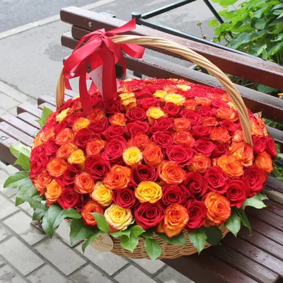 39 красных роз в корзине c зеленью купить с доставкой в Москве | Заказать  букет цветов недорого