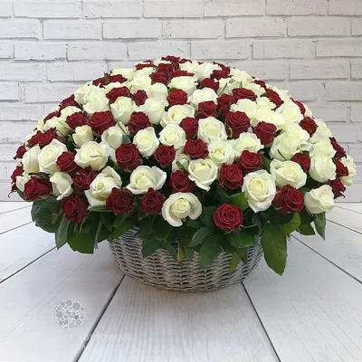 Купить Корзина из 65 белых роз на сайте магазина Цветочный Рай в  Новороссийске