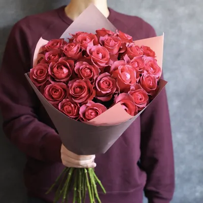 Купить 51 роза в картоне в Ростове-на-Дону по цене 9900.00 руб. | Доставка  без выходных