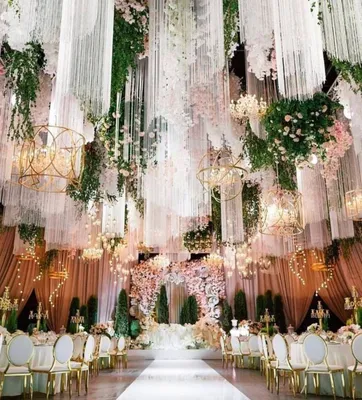 Украшение зала на свадьбу цветами и шарами в Риге. Мы знаем что такое  идеальное оформление свадебного зала цветами в Риге.