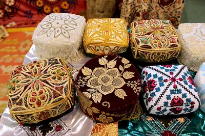 Традиционная узбекская тюбетейка с ручной вышивкой - узором \"Калампур\".  Узбекистан, 20 в. | afgan-bazar.ru