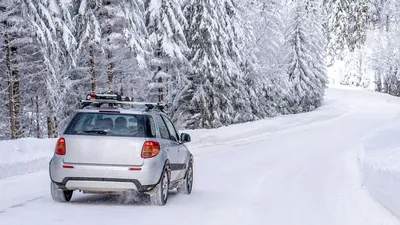 Автомобиль зимой в лесу - 73 фото