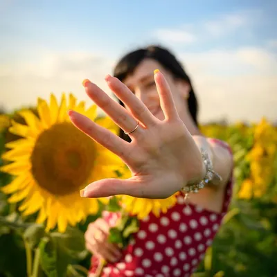 Ещё одно желание этого лета выполнено! Это фото в поле с подсолнухами!🌻🌾  . Теперь это одна из моих любимых серий из фото! А ещё отличное… | Instagram