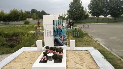 Памятник из стекла ПС-001 - Гранитная Мастерская GranitReal в Москве