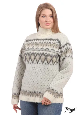 Шпиц в новогоднем свитере зимой …» — создано в Шедевруме