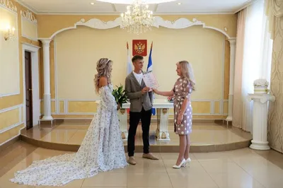 Фотограф в ЗАГС на регистрацию брака в Екатеринбурге — 4 000 рублей.