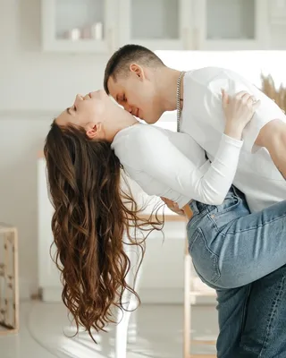 Идеи для парной фотосессии: позы для съемки в стиле Love Story | Блог школы  Станислава Миронова