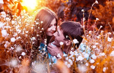 Нежные пары в саде влюбленности весной Стоковое Фото - изображение  насчитывающей браслетов, откровенный: 34527970