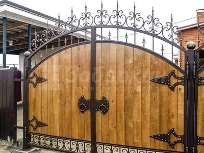 Купить в Москве кованые ворота с деревом, цены на установку - Заборкин