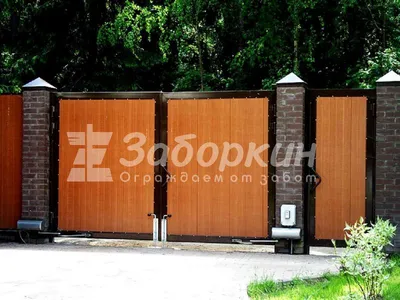 Деревянные распашные ворота с калиткой - цены на установку в Москве -  Заборкин