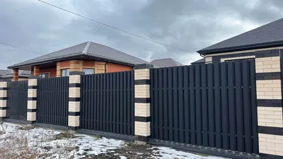 Забор для частного дома из евроштакетника 1,5 м купить по цене 1250 руб. в  Москве от производителя