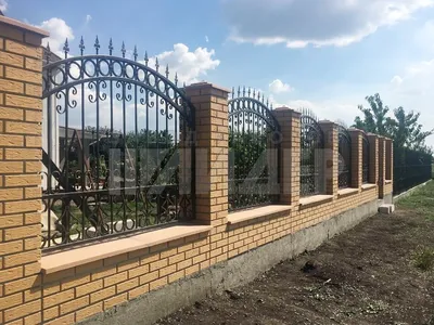 Кирпичный забор под ключ в Краснодаре - цены на установку заборов из кирпича