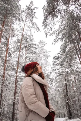 Фото зимой в лесу девушек фотографии
