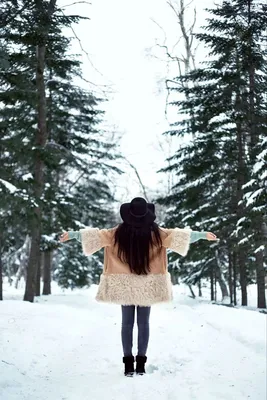 Девушка В лесу | Снежная фотография, Зимняя фотография, Фотография океана