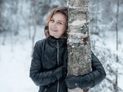 Девушка в зимнем лесу Stock Photo | Adobe Stock