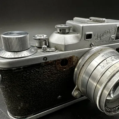 Antigram - Обзор фотоаппарата «Зоркий-4» 📸 Фотоаппарат «Зоркий-4» начали  выпускать в далеком 1956 году. Эта модель считается лучшей из линейки « Зоркий», так как инженеры исправили все недоработки, которые были замечены  в предыдущих