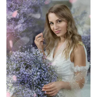 Подарочный сертификат на фотосессию с макияжем в декорациях студии
