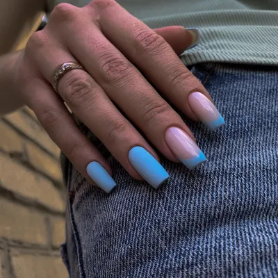 Френч голубой, голубые ногти, квадрат, маникюр 2021, длинный квадрат,  дизайн ногтей, визуал мастера | Голубые ногти, Ногти, Маникюр