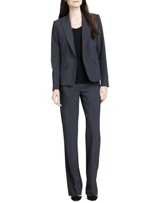 молодая бизнес-леди в стильном синем костюме и белой блузе. концепция  деловой моды Стоковое Фото - изображение насчитывающей дело, модель:  225558998
