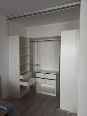 Угловой шкаф «Малье» для гостиной со стеклянными витринами по бокам, Арт.339