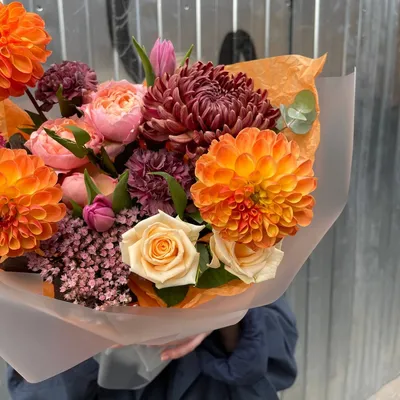 Осенний вальс: георгины, пионовидные розы и другие цветы по цене 5689 ₽ -  купить в RoseMarkt с доставкой по Санкт-Петербургу