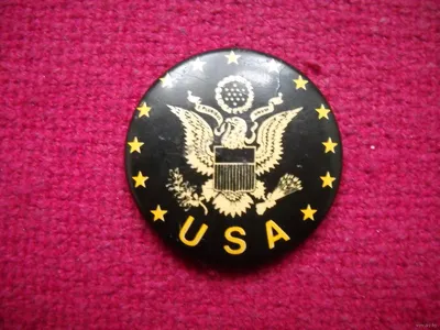 У эмблемы – прототипа герба США был девиз с ворот концлагеря Бухенвальд. Но  это чистое совпадение. | Пикабу