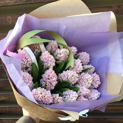 Авторский букет — синие гиацинты, вероника и розовые пионы. Купить. Магазин  «Цветочное изобилие»