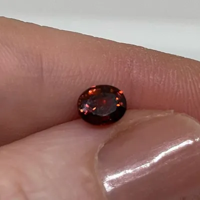 Экзотика Кольцо с необлагороженным камбоджийским красным цирконом 1.91ct ( гиацинт) и топазами Сертификат AIG (ID#1598624282), цена: 5680 ₴, купить на  Prom.ua