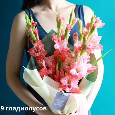 Букет из гладиолусов, роз и амариллиса №1022 среднего размера купить в  Москве с доставкой недорого | Цветочка