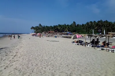 File:Mandrem Beach, Goa, India.jpg - Wikimedia Commons