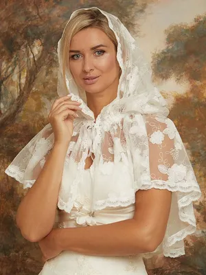 Красивая модель в белом мусульманском платье свадьбы и Bridal головной убор  с цветками Стоковое Фото - изображение насчитывающей бобра, замужество:  113310888