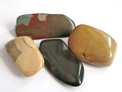 Яшма: разновидности, особенности и свойства камня