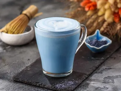 Напиток растворимый «Голубая матча латте» с бесплатной доставкой на дом из  «ВкусВилл» | Москва и вся Россия