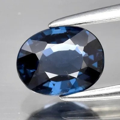 Драгоценные камни достойные Вас — Сертифицированная туманно-голубая шпинель  из Танзании огранки Баснословно бриллиантовый круг 6,04x6,01мм 0,86 карат —  где купить, цены на драгоценные